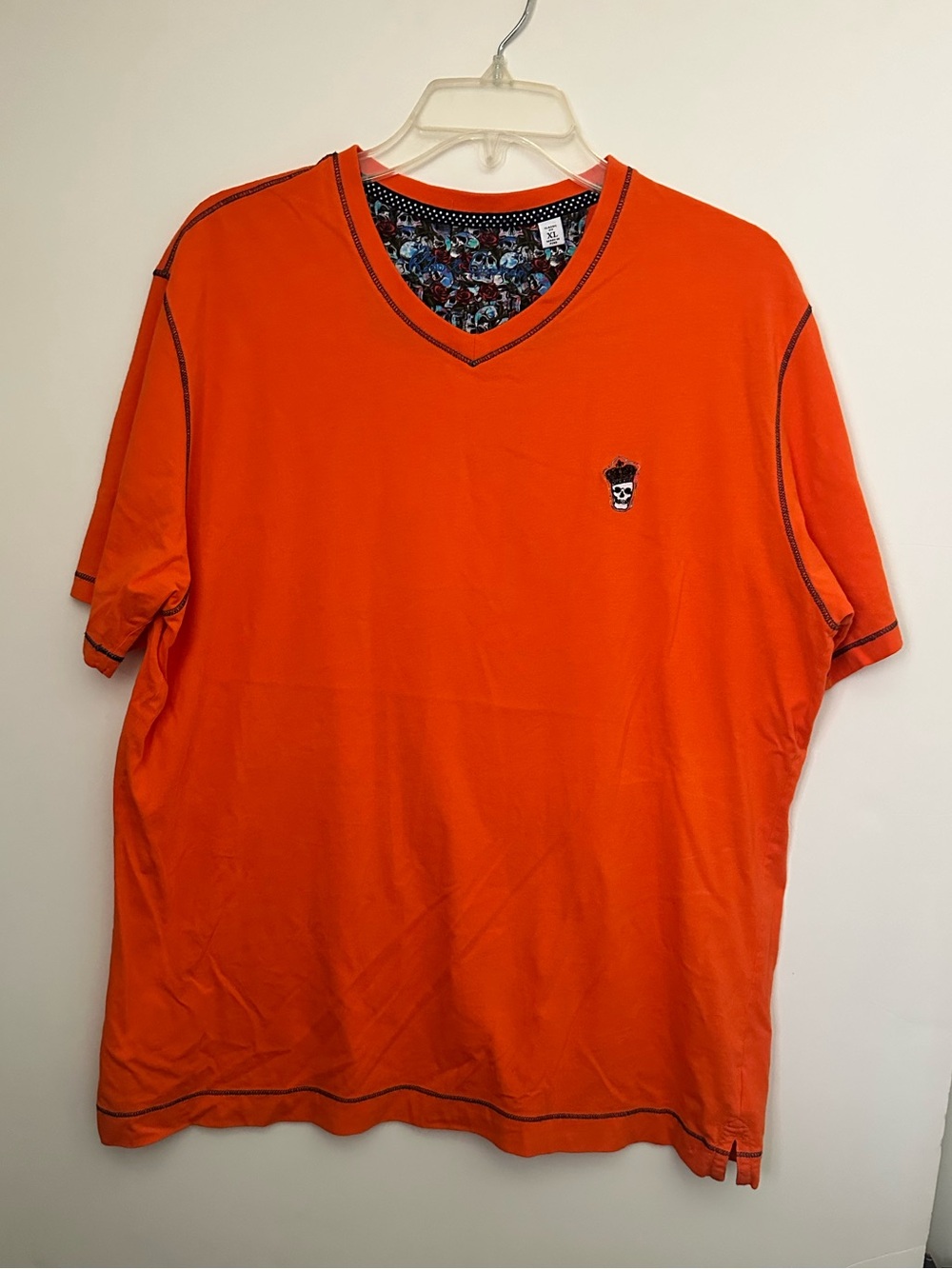 Robert Graham V-Neck Embroidered Skull Crest Contrast Stitch V-Neck T-shirt ~XL